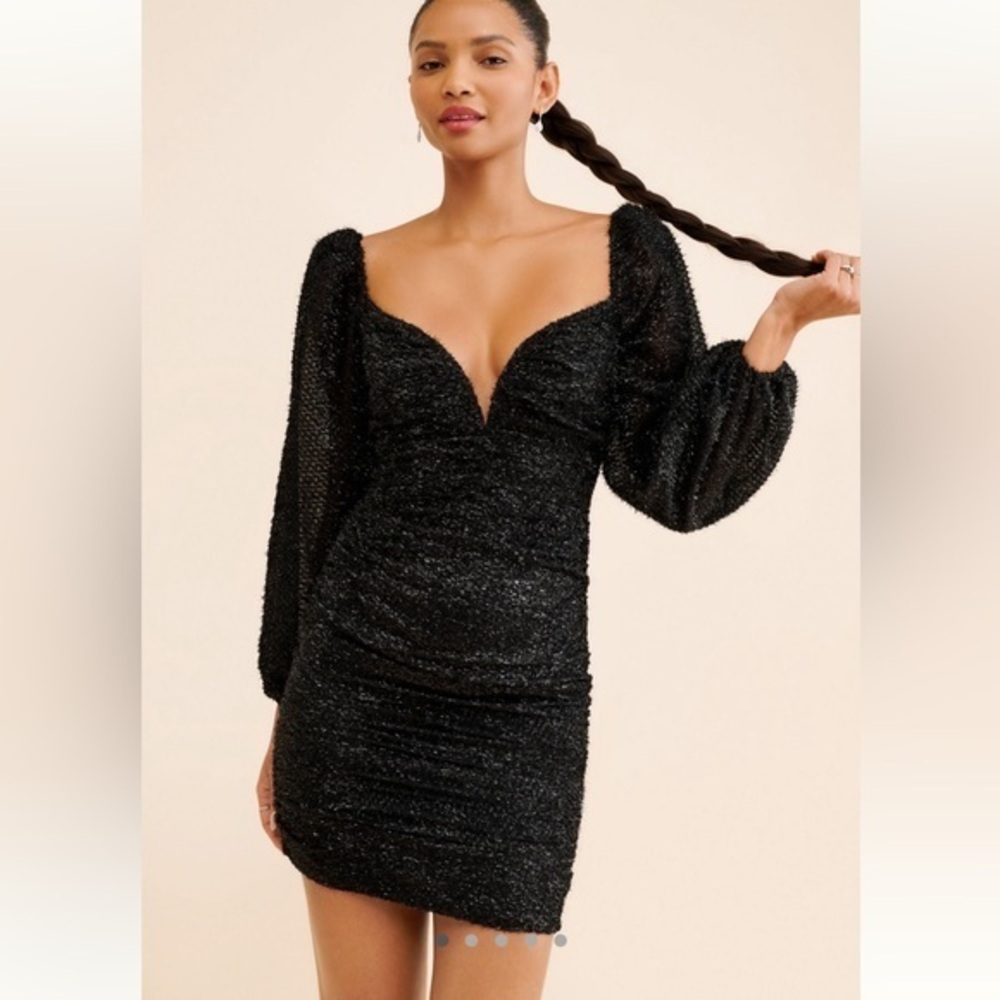 ASTR sz 6 MEDIUM party NYE dress metallic sparkle Mini Ruched V neck Pouf sleeve